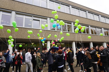 KBBZ_Saarlouis_Luftballon_steigen_lassen